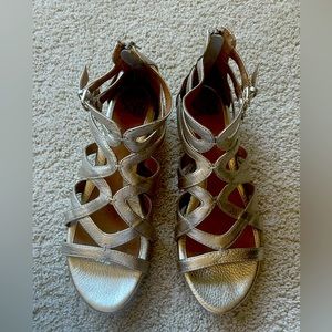 Sofft Leather Gold Color Sandal Size 9.